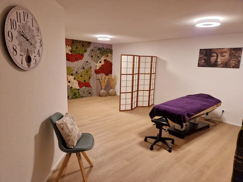 Massageraum Lotus Wohlfuehlpraxis Salgesch