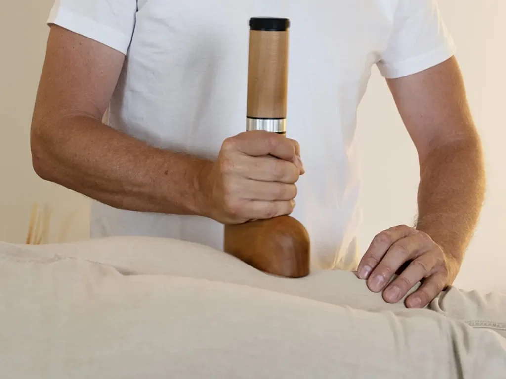 Sportmassage, Klassische Massage, Effektive Lockerung von muskulären Spannungen dank Wood-i®